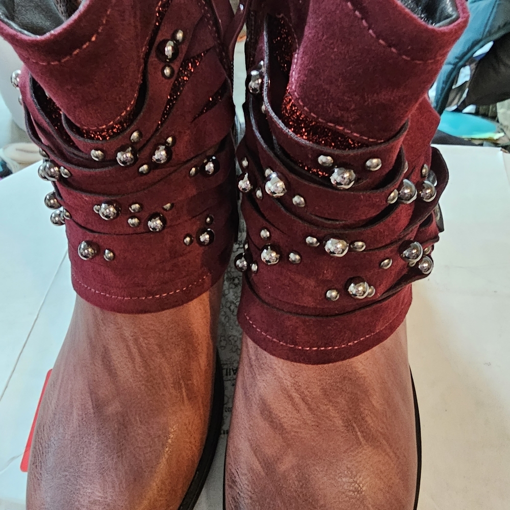 Ankle height red boots, barely worn - Picture 6 of 7